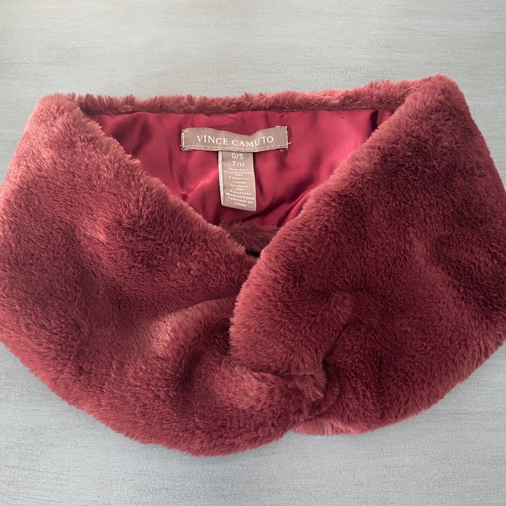 Vince Camuto faux fur collar. Like new.